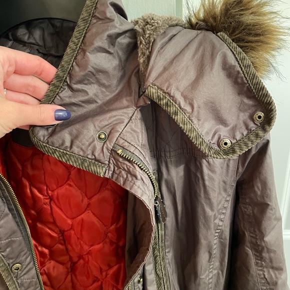 Adorable winter coat with detachable hood and fur - Picture 5 of 9